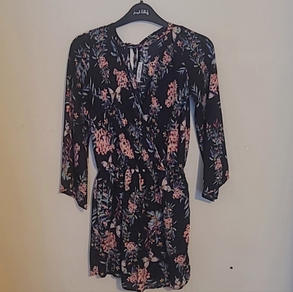 Navy blue Floral Romper from M boutique size M - Picture 4 of 4